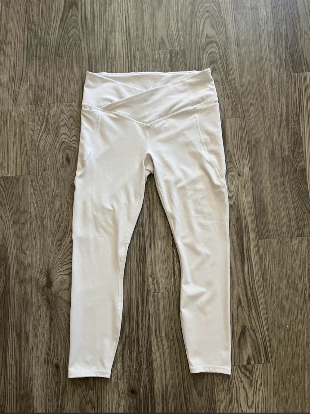 Fabletics Cream Crossover Waist Active Leggings